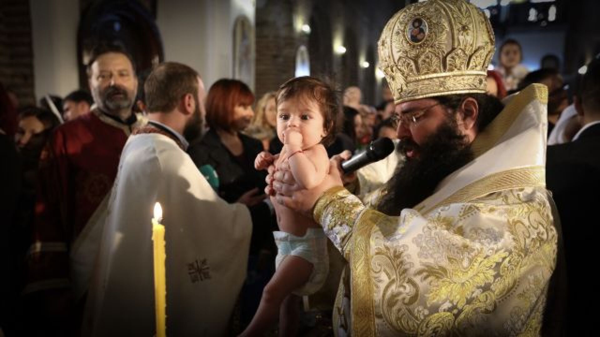 В подкрепа на раждаемостта: Кръстиха над 1000 деца в 10 български града (ГАЛЕРИЯ)