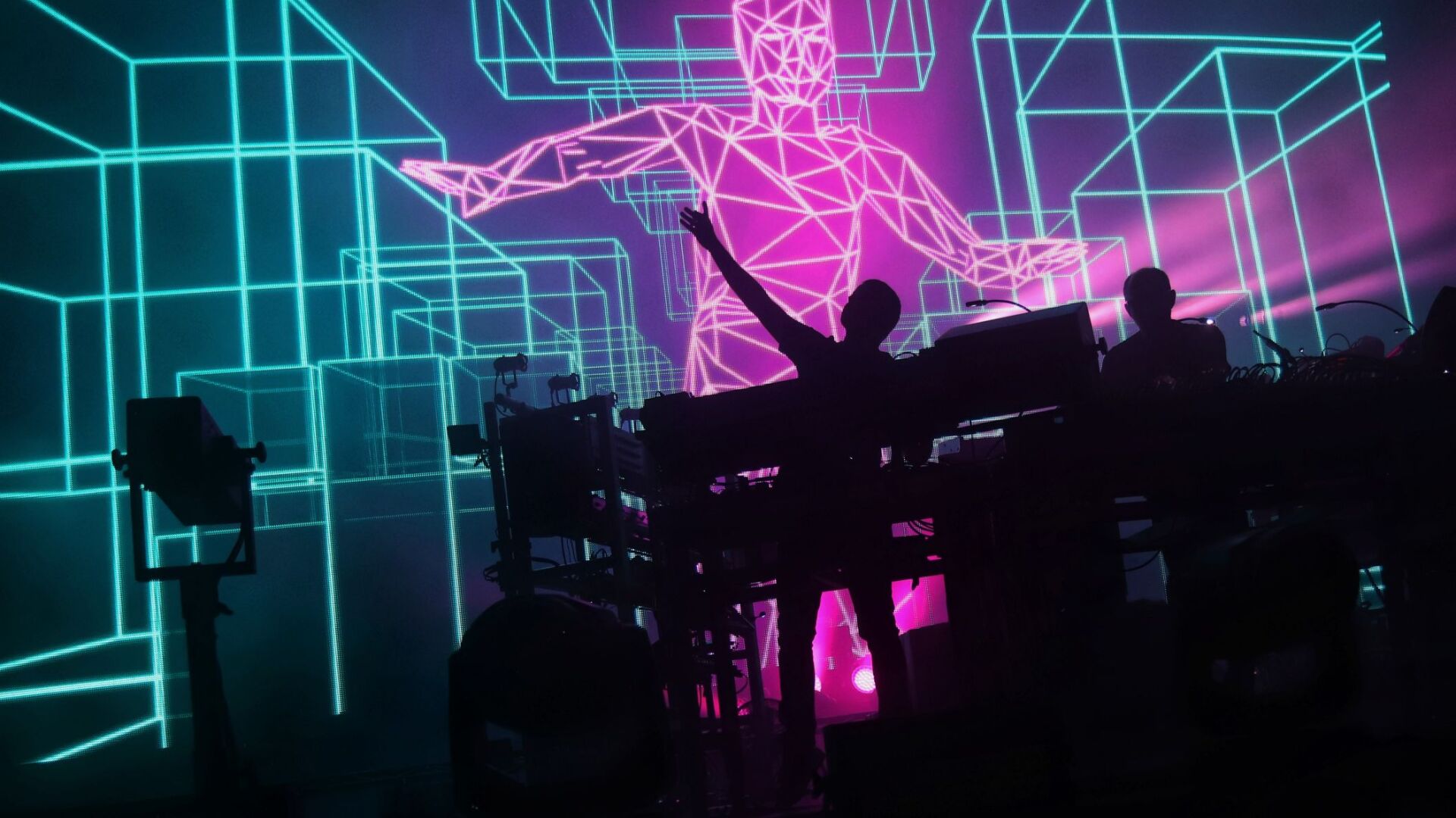 The Chemical Brothers в София – огромни холограми, порой от лазери и зрелищен 3D мапинг (ГАЛЕРИЯ)