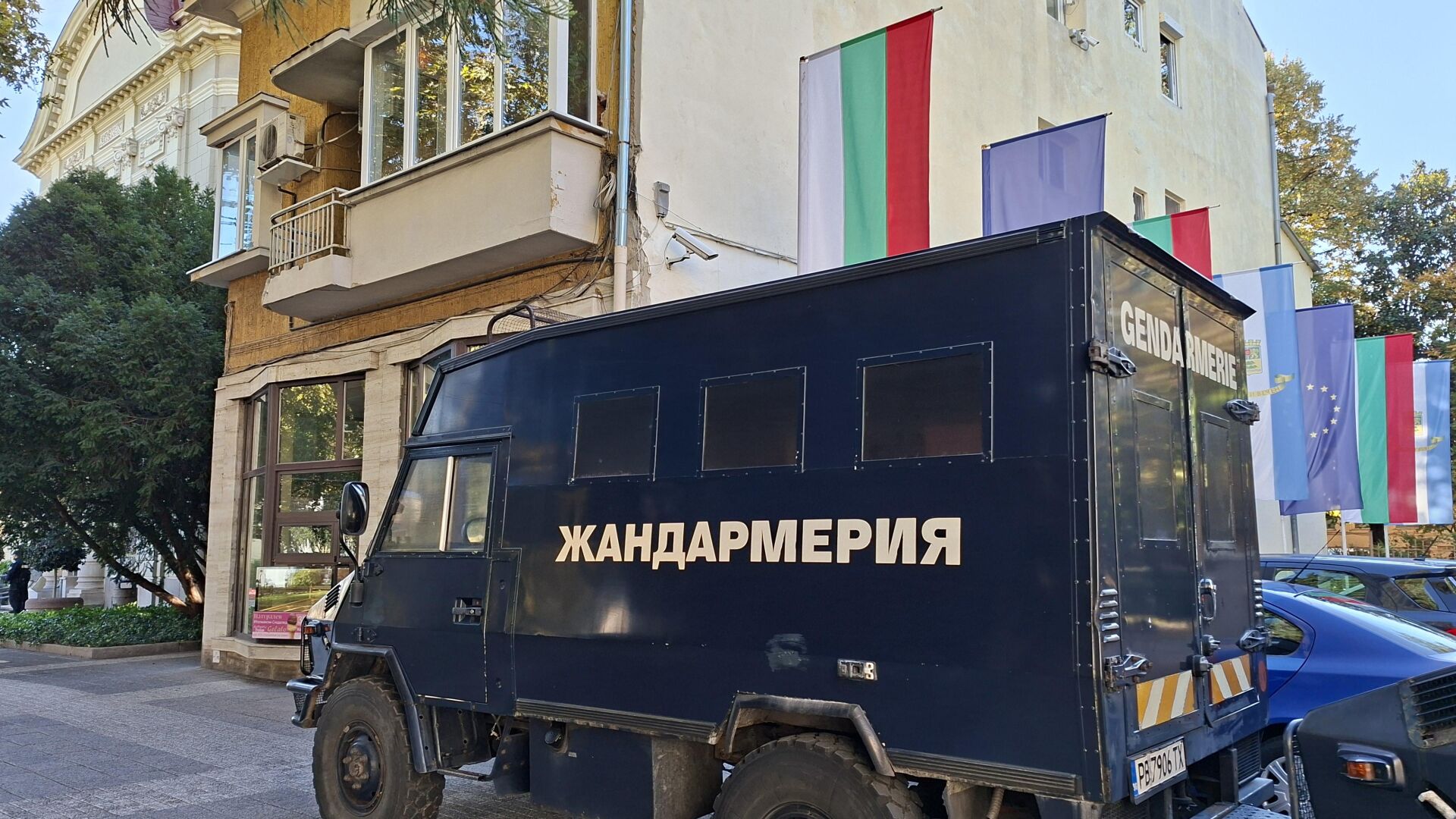 Акция на полицията в Община Пловдив (СНИМКИ)