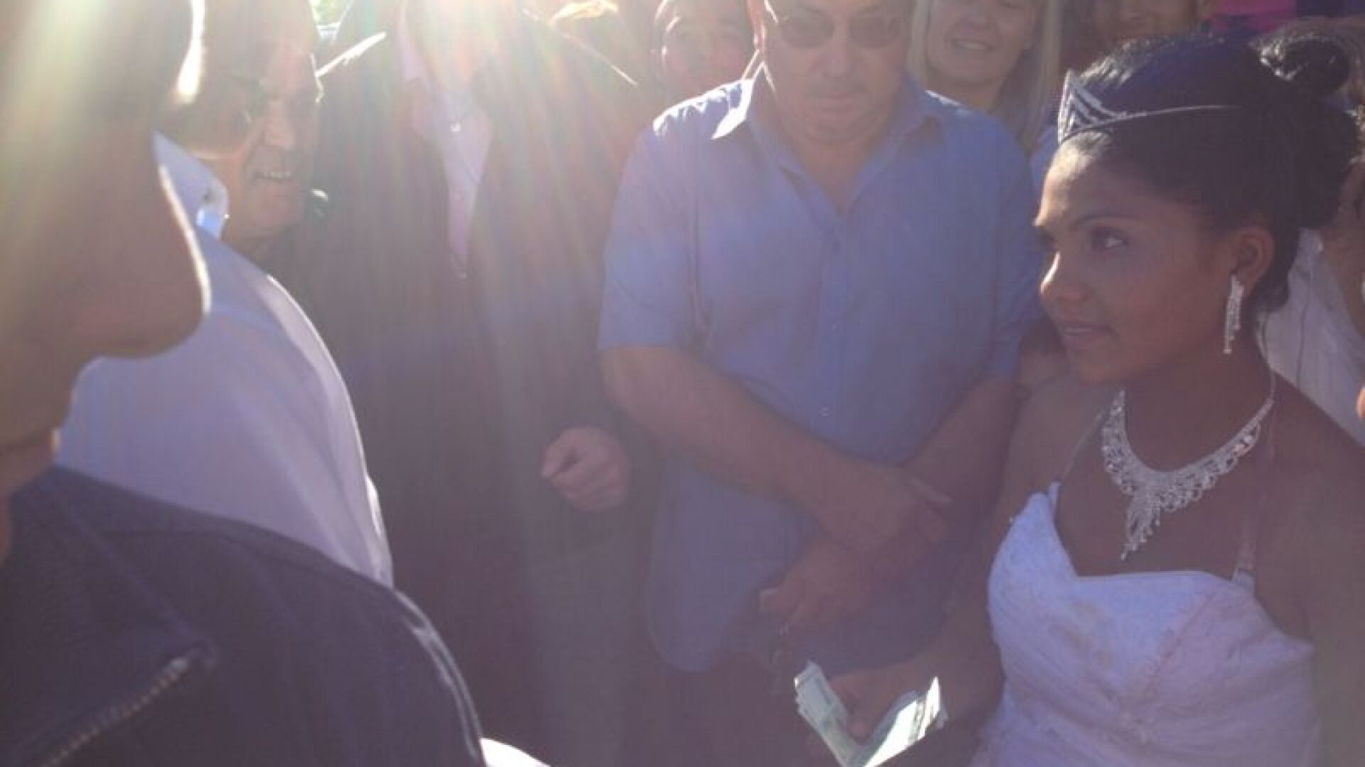 Борисов - неканен гост на сватба в Гърмен