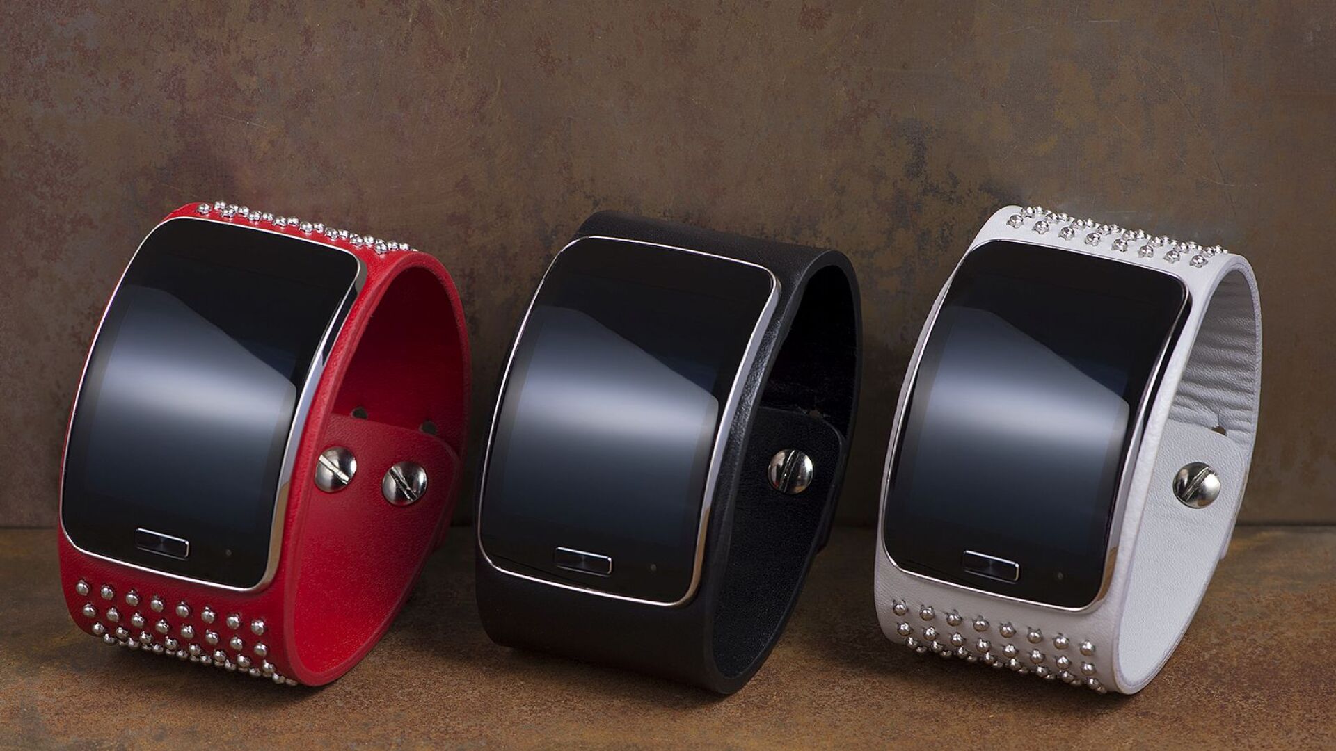 Отговорът към Apple Watch: Samsung Gear S х Diesel Black Gold