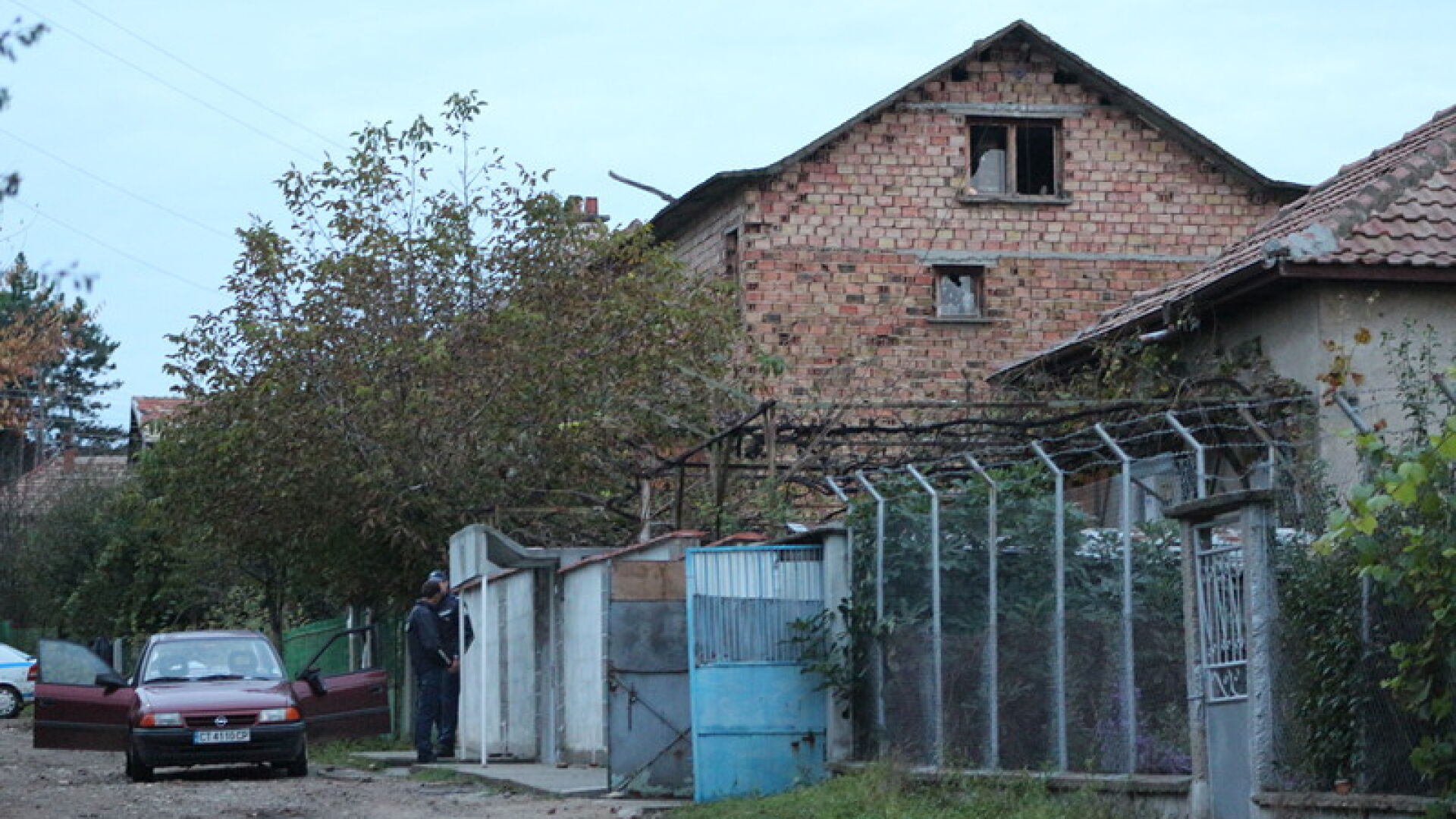 Арестуван бе въоръжен мъж, който се барикадира в дома си в Бузовград (ВИДЕО)