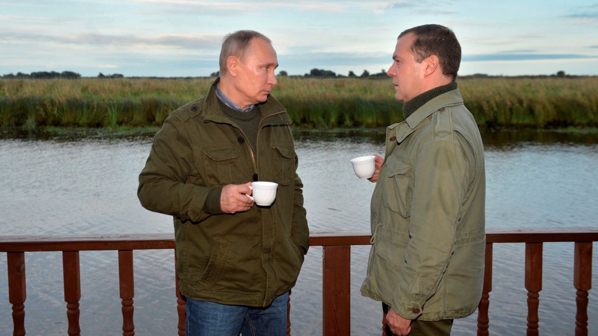 Общият уикенд на Владимир Путин и Дмитрий Медведев (СНИМКИ)