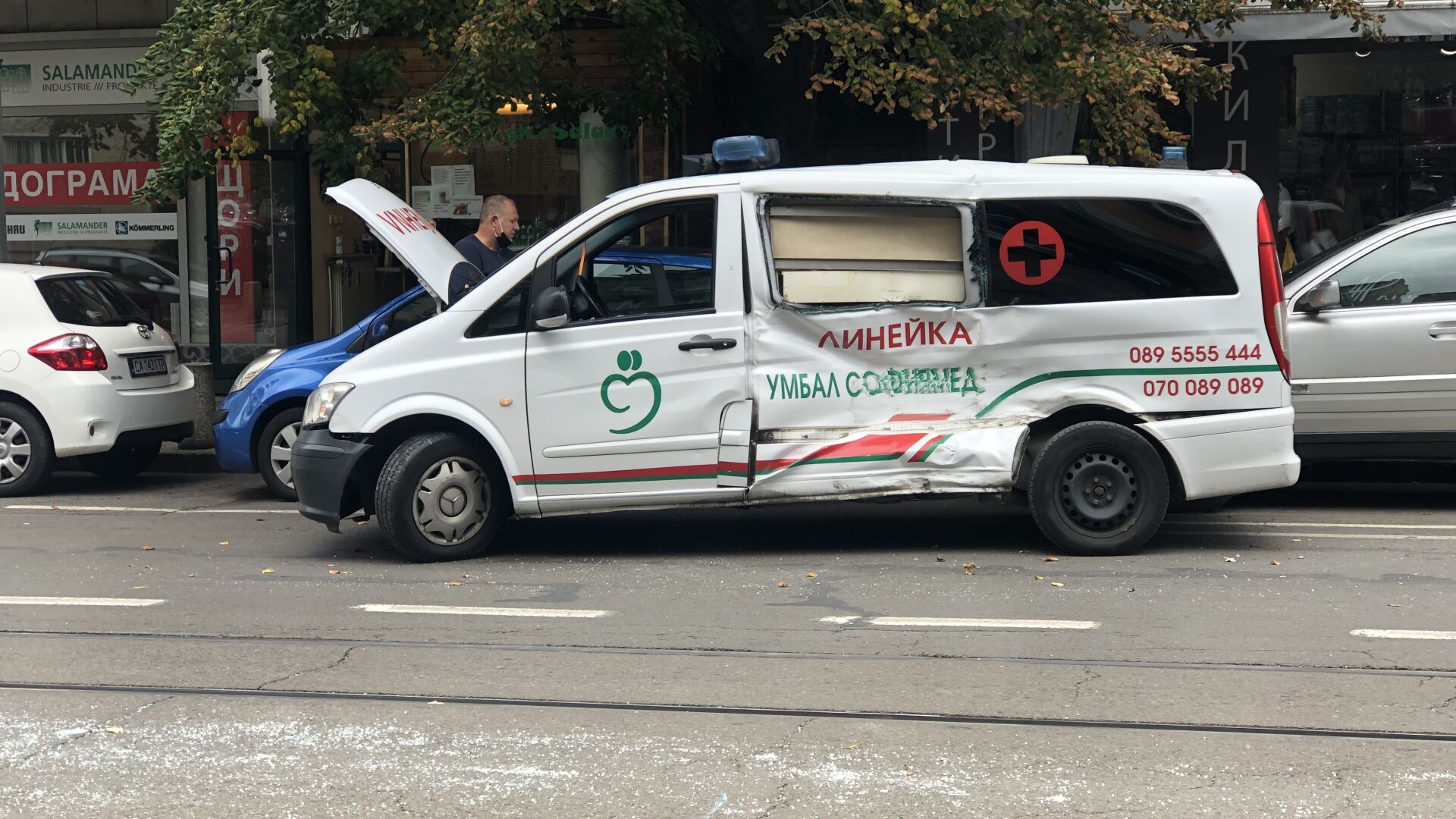 Отново катастрофа на лека кола и линейка в София