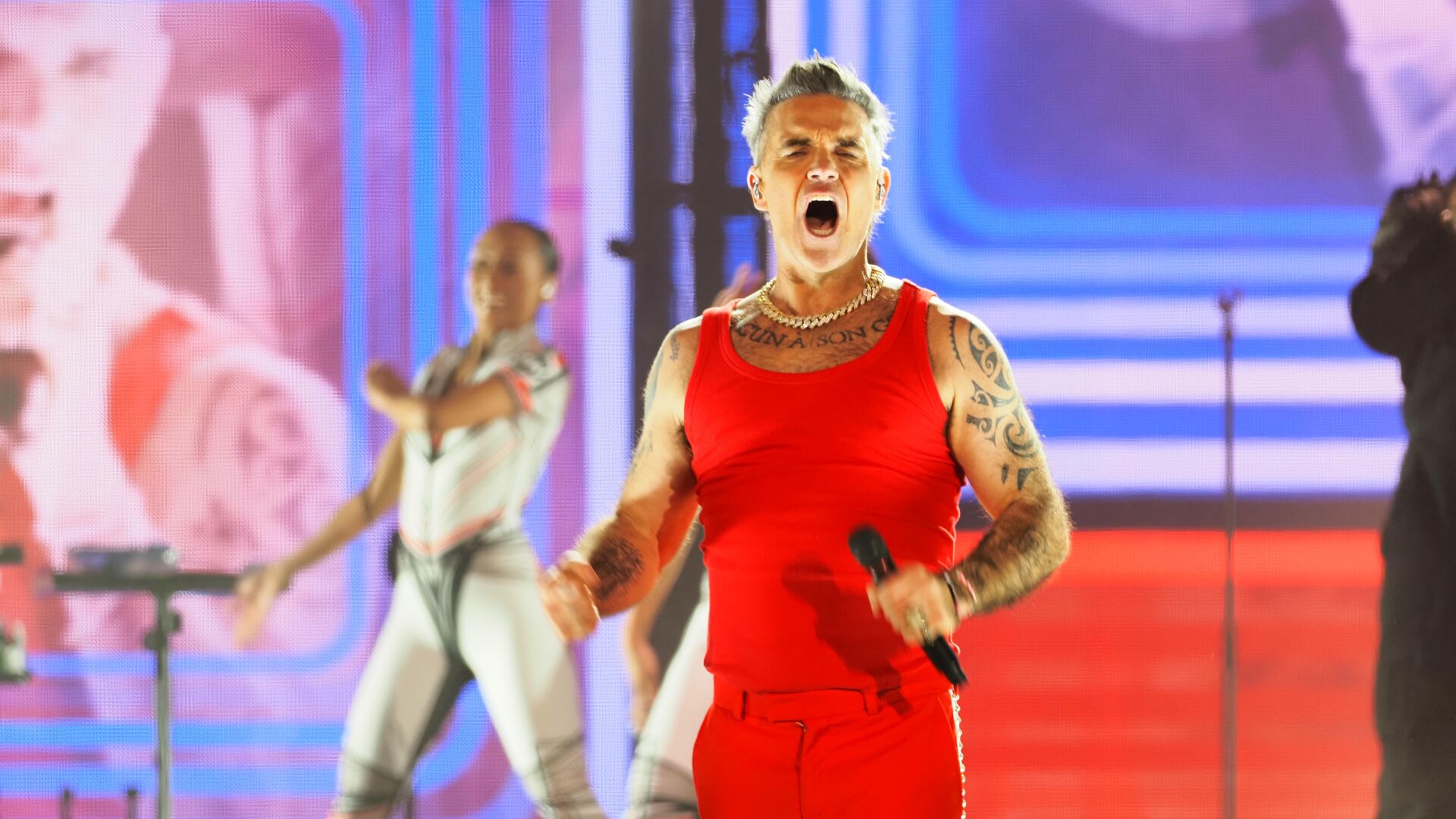Robbie Williams Live: Лошото момче на британския поп подлуди София (СНИМКИ и ВИДЕО)