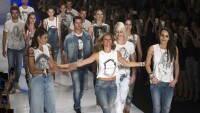 Жизел Бюндхен за последен път на модния подиум (ГАЛЕРИЯ)