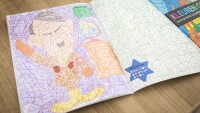 Спряха от пазара книжка за оцветяване… с Адолф Хитлер