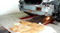 Митничари откриха над 13 кг. метаамфетамин в бронята на автомобил (СНИМКИ)