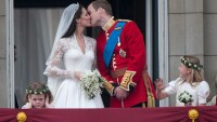 10 години по-късно – къде са сега шаферките от прочутата снимка с целувката на Кейт и Уилям