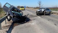 Челен удар между два автомобила затвори за часове Околовръстния път при Мировяне