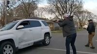 96 изстрела за 41 секунди: Ново убийство на чернокож от полицаи в САЩ (ВИДЕО)