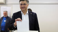Избори в Хърватия: Премиерът Пленкович в битката за трети мандат (СНИМКИ)