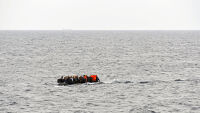  Лодка потъна край италианския остров Лампедуза: Шестима са загинали, 40 са изчезнали
