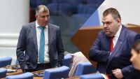 Напрежение в кулоарите: Скрийншотове от смс-и и размяна на обвинения