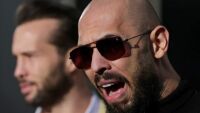 „Ще правиш каквото ти кажа, или ще платиш скъпо“: Разкриха съдебни документи с тежки обвинения срещу Андрю Тейт