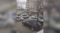 Прокуратурата проверява дали висящото от 8-ия етаж дете в Ямбол не е оставено умишлено на терасата