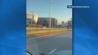 Кола се движи с висока скорост в насрещното по бул. „България“ (ВИДЕО)