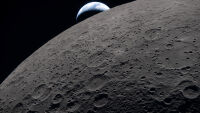 Нов кратер и километричен облак прах: Ракета на SpaceX се е разбила на Луната със скорост 8690 км/ч