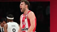 Мощен Везенков качи Олимпиакос еднолично на върха в Евролигата