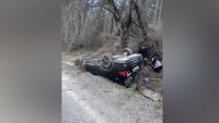 Кола се обърна по таван в дере на прохода „Петрохан“