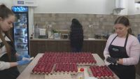 „Вярата ни дава сили“: 2026 червени яйца се боядисват в Бачковския манастир