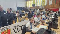 Хаос в Хасково: Комисиите чакат с часове заради грешки с чувалите