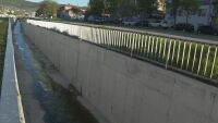Пожарникари спасиха 12-годишно дете, паднало в корито на река в Шумен