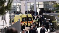 89-годишен с пушка нахлу в две административни сгради в Атина и простреля петима души (ВИДЕО)