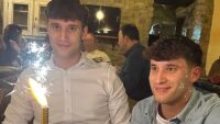 Близнаци загинаха при токов удар, хванати за ръка