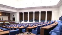 Депутатските заплати са замразени: Основното им възнаграждение ще остане на нивата от март 