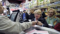 Късметлия спечели 1,7 млрд. долара джакпот, но съседите му се страхуват