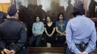 Надежда от Pussy Riot обяви гладна стачка