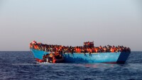 79 мигранти бяха открити край гръцкия остров Крит след аварии на лодки, идващи от Либия