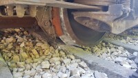 Товарен влак дерайлира край гара Ботунец