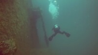 Източват 150 тона мазут от кораба, който замърсява морето край Созопол