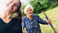 Белгийка обикаля целия свят, но избира за дом българското село Остров