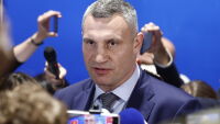 Владимир Кличко поиска среща с Джо Роугън след изказването му за „трета световна война“