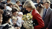 Отвориха капсулата на времето на принцеса Даяна, затворена през 1991 година (СНИМКИ)