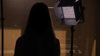 Жертва на нападение с киселина се страхува за живота си, въпреки че извършителят е в затвора