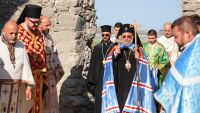 Митрополит Киприан с Божествената св. литургия в Потопената църква (СНИМКИ)