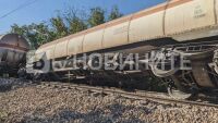 Влак дерайлира между гарите Ветово и Образцов чифлик в близост до Русе (СНИМКИ)