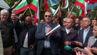 „Посегателство срещу общността“: Симпатизанти на Доган настояват да влязат в „Боянските сараи“