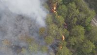 Пожарите са овладени, но тревогата остава: В Плоски огнищата още тлеят