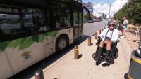(Не)достъпни автобуси: Мъж в инвалидна количка не успя да се качи в две превозни средства 