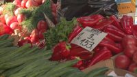 bTV отива на Женския пазар в София: Как се справят продавачите с новите цени в лева и евро?