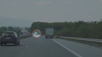 Аварийната лента на „Хемус“ – единствено спасение от дупките