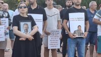 Близките на починал след междусъседски скандал фотограф искат справедливост 
