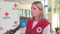 И днес от БЧК раздава в София безплатна бутилирана вода заради горещините.