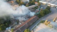 Пожар в склад на завод в Пловдив (СНИМКИ)