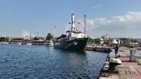 Легендарен кораб на „Грийнпийс“ пристигна във Варна в защита на Черно море